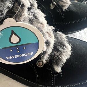 Aetrex Black Ankle Boots with Gray Fur Trim Waterproof